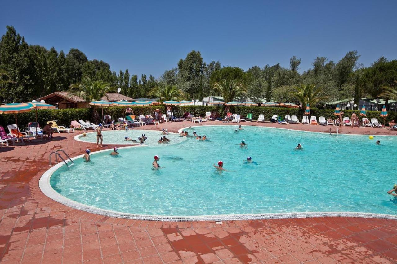 Hotel Helloocamp Marina Di Bibbona Exterior foto